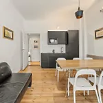 Mooeve Flatboxi * Berlin