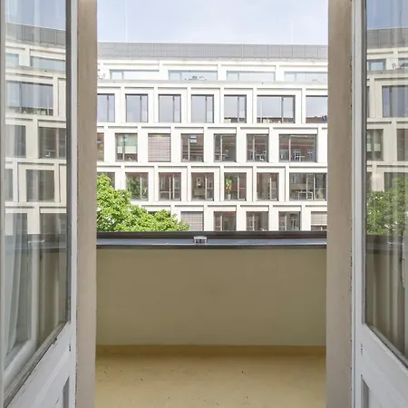 Mooeve Friedrichs Big * Berlin