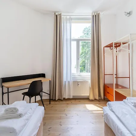 Mooeve Flatboxi Apartment